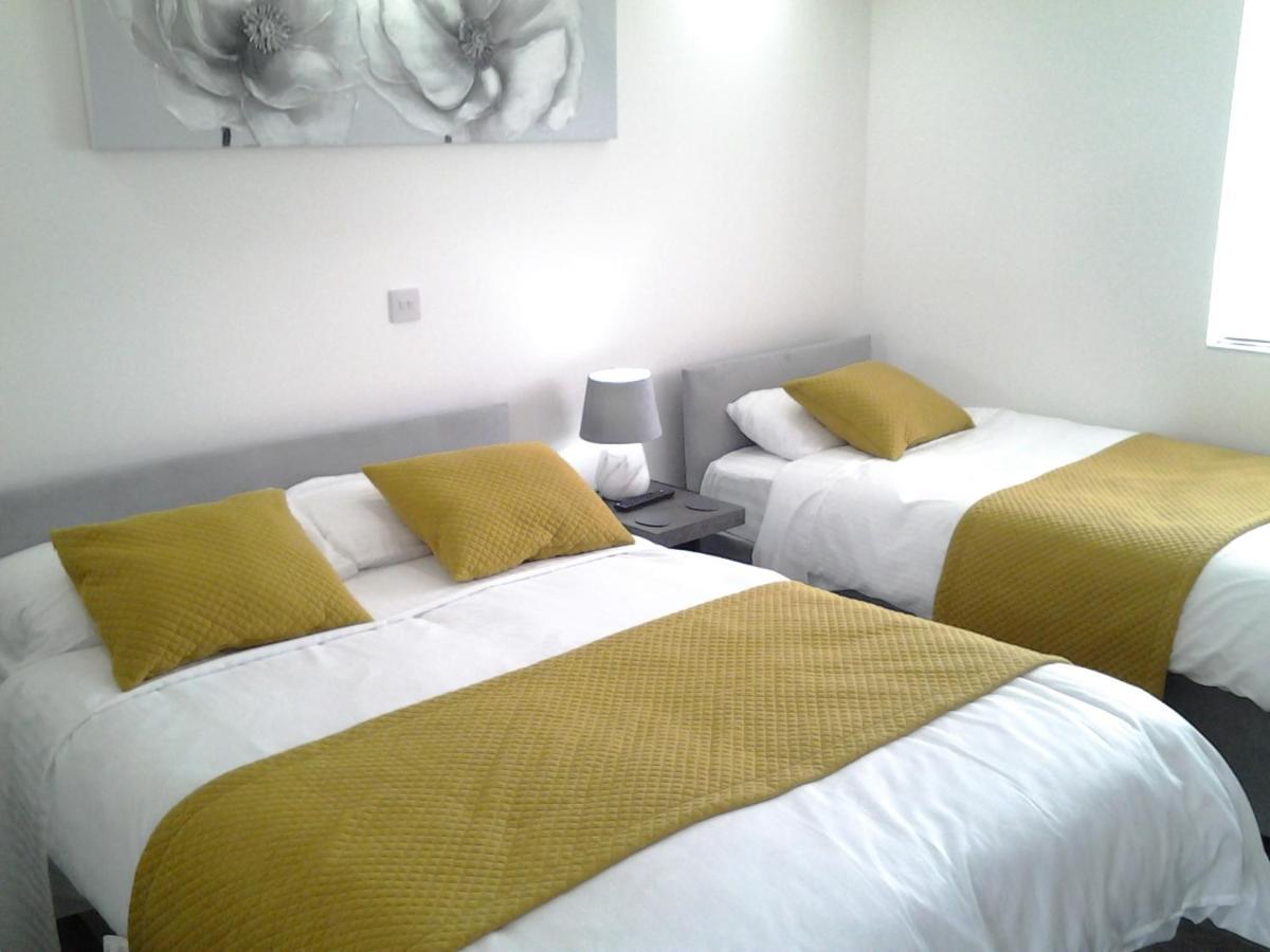 Lady Charlotte Guest Rooms Triple Rooms Dowlais Ngoại thất bức ảnh