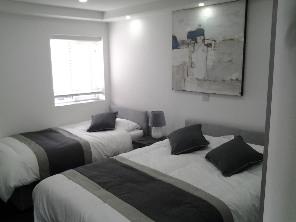 Lady Charlotte Guest Rooms Triple Rooms Dowlais Ngoại thất bức ảnh