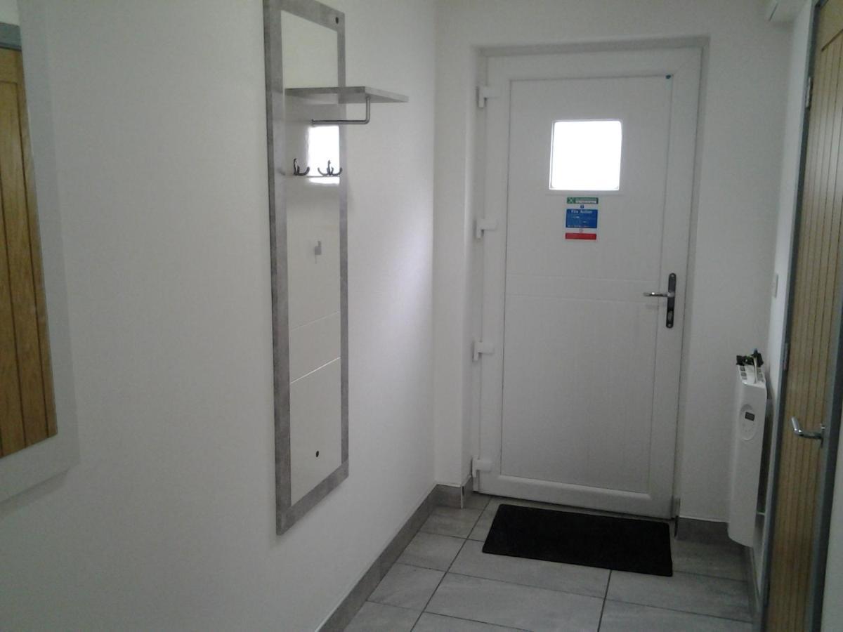 Lady Charlotte Guest Rooms Triple Rooms Dowlais Ngoại thất bức ảnh