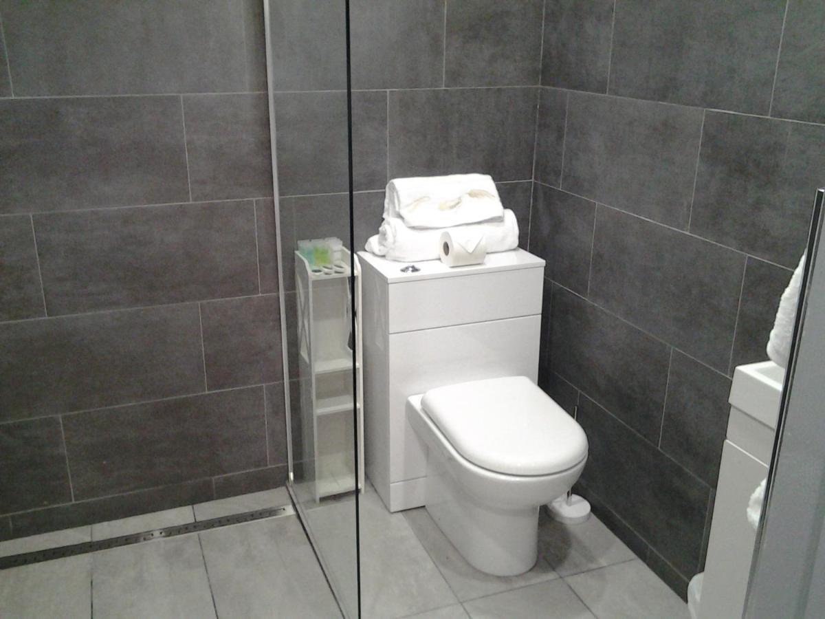 Lady Charlotte Guest Rooms Triple Rooms Dowlais Ngoại thất bức ảnh