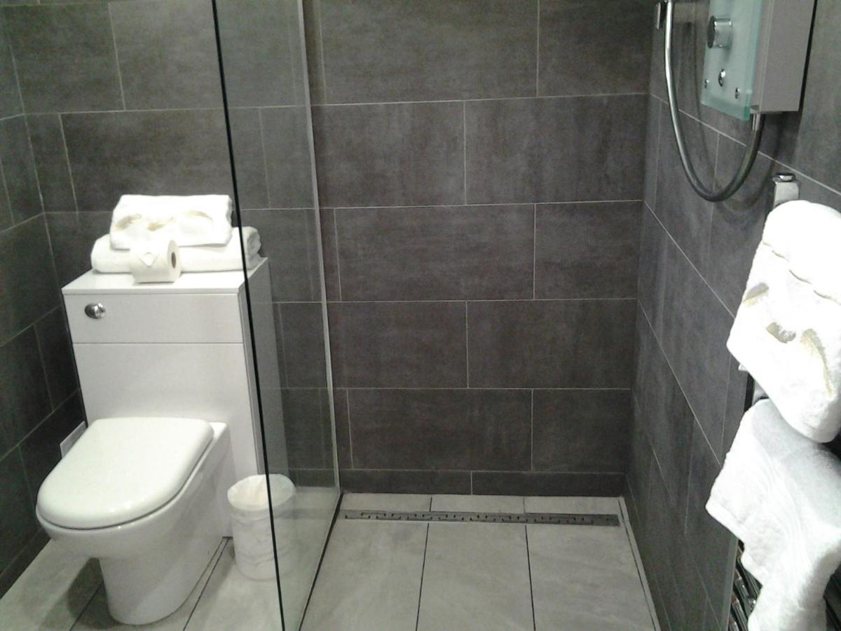 Lady Charlotte Guest Rooms Triple Rooms Dowlais Ngoại thất bức ảnh